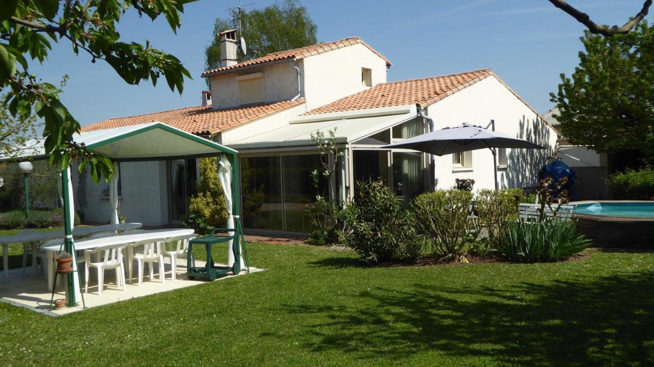 Bienvenue A La Fremigere Bed & Breakfast Jonzac Exterior photo